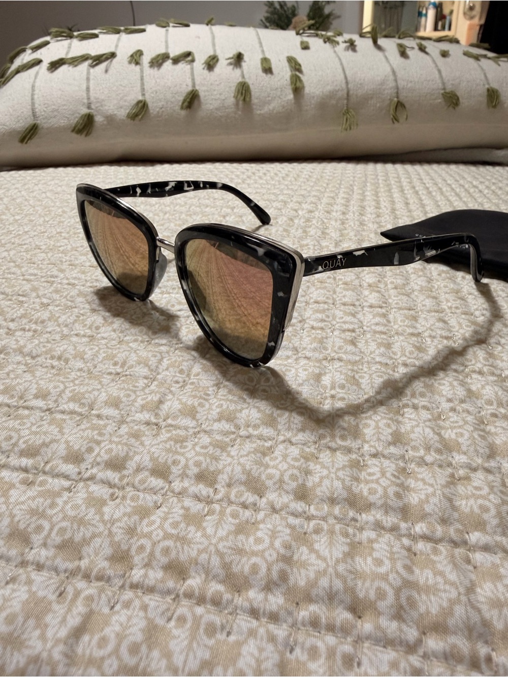 Quay Australia Black Frame Sunglasses with Pink Mirrored Lenses - Picture 2 of 2